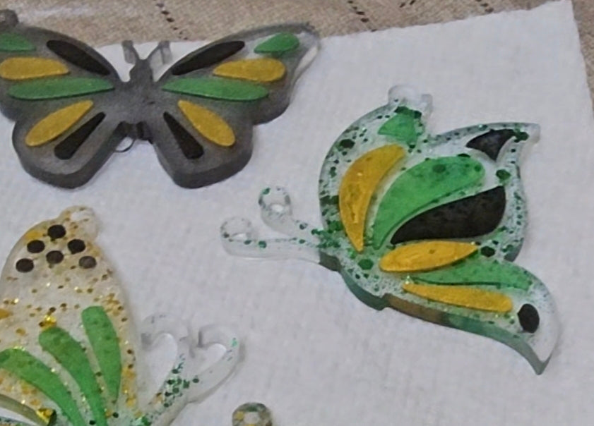 2pc random Jamaican butterfly keychains
